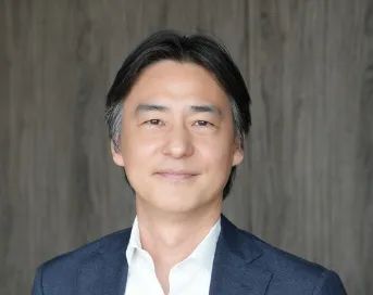 東京弁護士会所属　弁護士 ​鈴木 謙吾